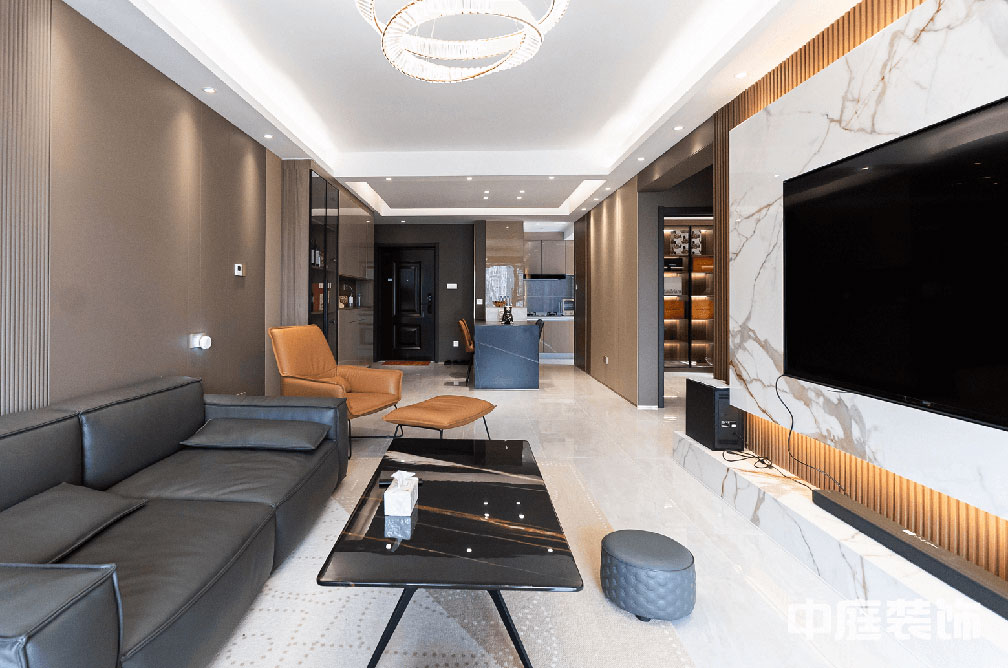 黃有斌：翡翠時(shí)光&mdash;&mdash;精工、材質(zhì)打造現(xiàn)代新輕奢生活