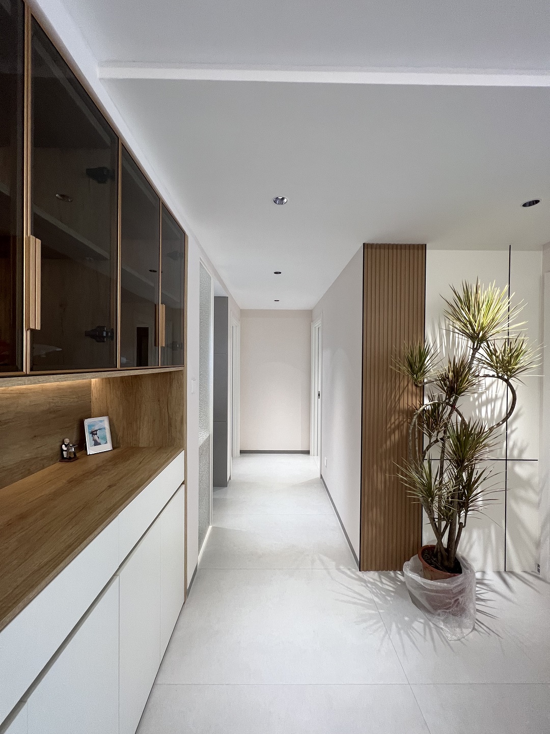 南寧二手房全拆裝修有哪些要注意？現(xiàn)代簡約-走廊