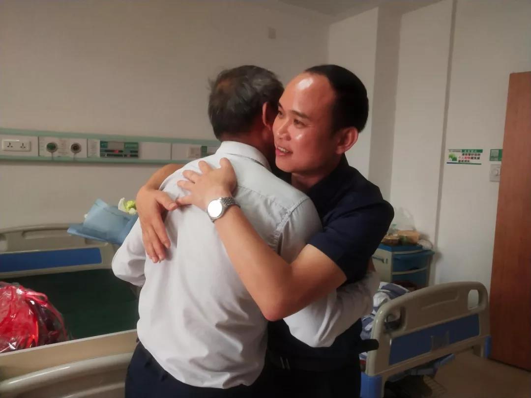 真情關懷，慰問員工丨老羅，愿您早日康復！